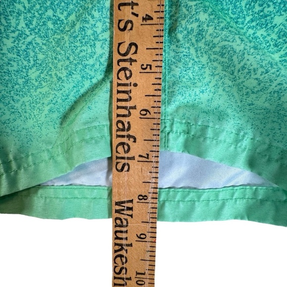 Under Armour Boys Size YLG Swim Trunks Board Shorts 2 Pair Lot Green Blue - Picture 15 of 16